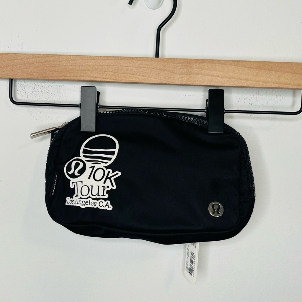 Lululemon Everywhere Belt Bag *1L (Lululemon L.A. 10K edition)